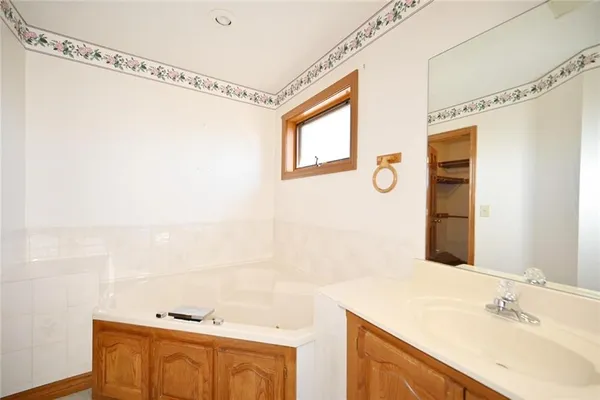 $999,000 | 22745 King Road, Weston, MO 64098