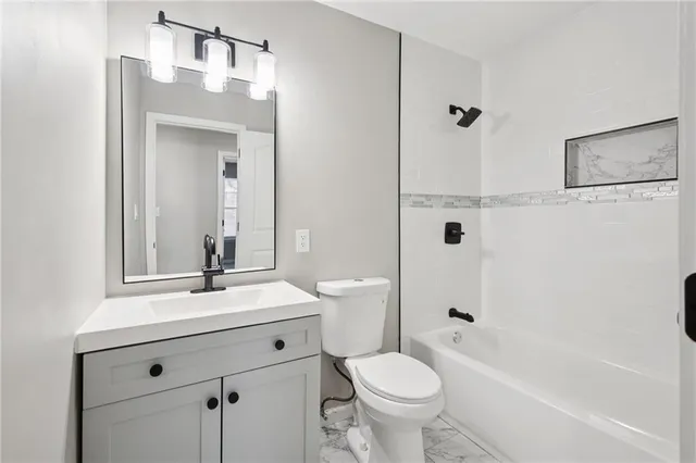 $245,000 | 103 West Edgewood Drive, Edgerton, KS 66021