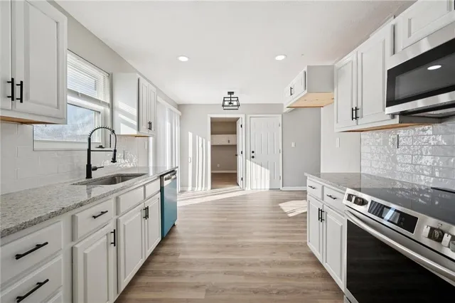 $245,000 | 103 West Edgewood Drive, Edgerton, KS 66021