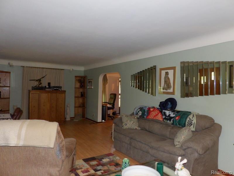 16227 Middlebelt Road Romulus, MI 48174 - Photo 12 of 34 100_3644.jpg