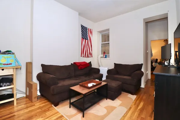 $3,800 | 415 1st Street, Unit 2R, Hoboken, NJ 07030