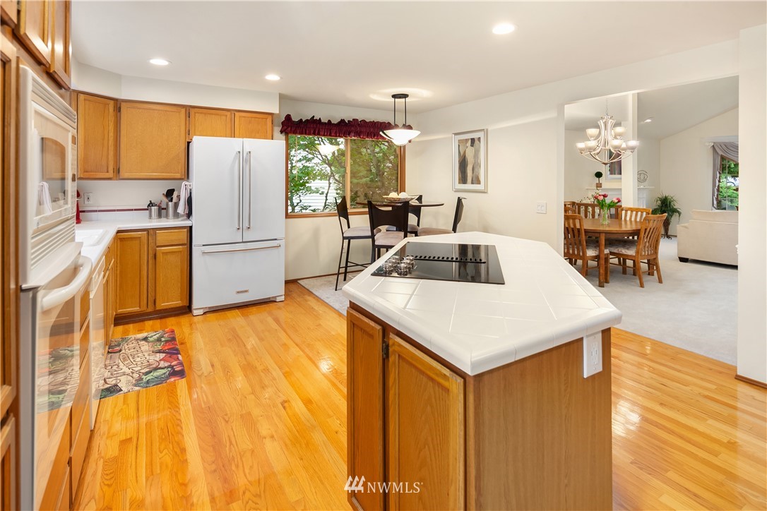 10911 Northeast 157th Street Bothell, WA 98011 - Photo 8 of 19 Gallery Image 8