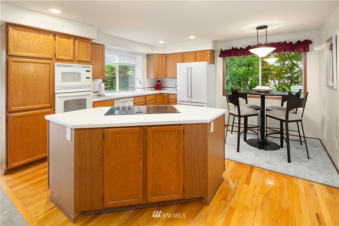 10911 Northeast 157th Street Bothell, WA 98011 - Photo 9 of 19 Gallery Image 9