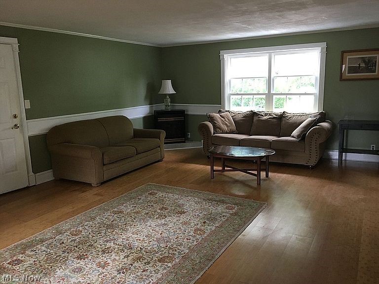 2575 Laurelhurst Road Cleveland, OH 44118 - Photo 3 of 17 Gallery Image 3