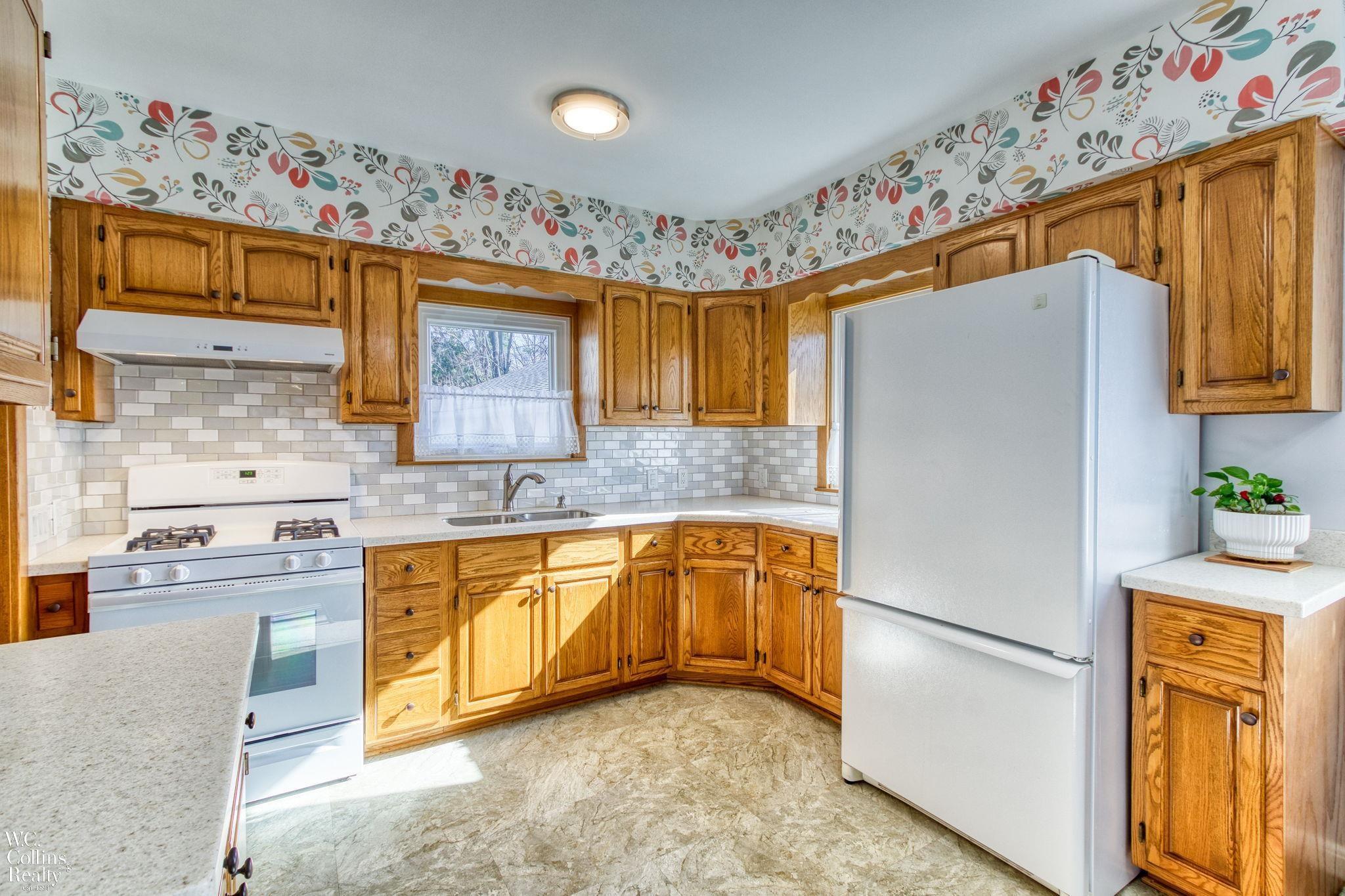 4030 North River Road Fort Gratiot, MI 48059 - Photo 4 of 24 50138602-85f88057-a850-4560-87dd-b0216e9b15bf.JPG
