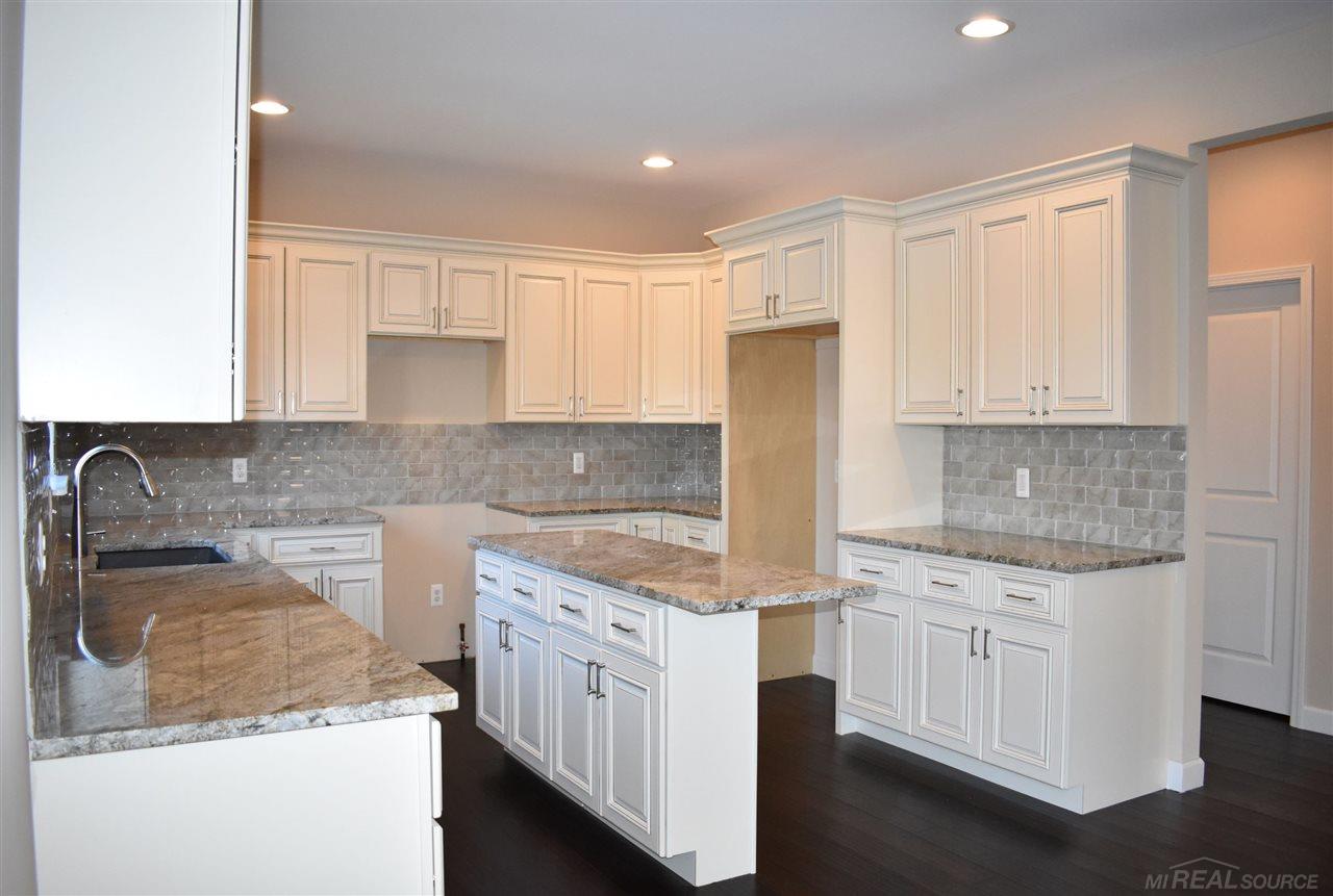54750 Ridge Road New Baltimore, MI 48047 - Photo 7 of 25 31364455-6.JPG