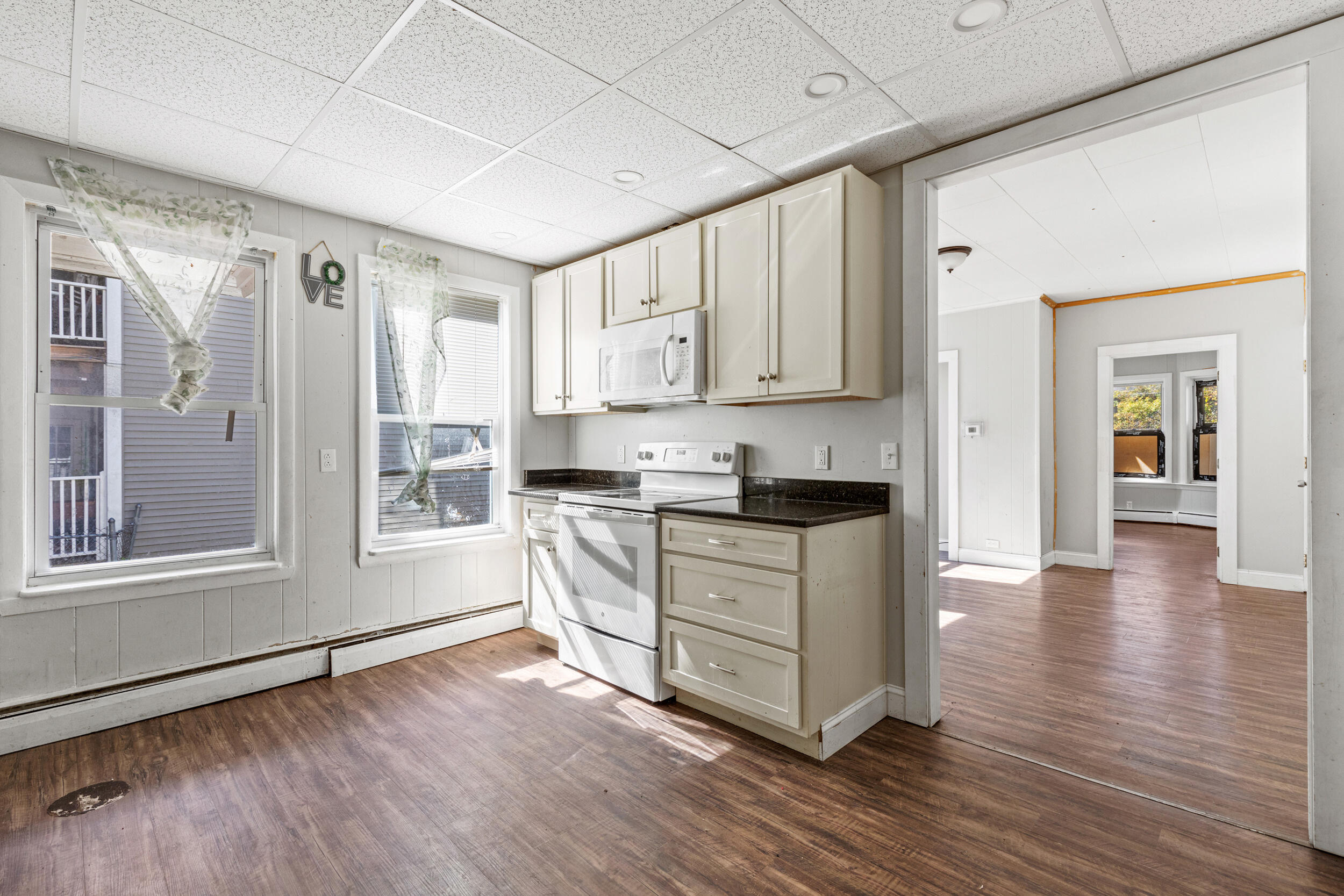174 Bartlett Street Lewiston, ME 04240 - Photo 5 of 47 174 bartlett st lewiston_007