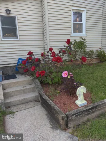 $299,900 | 431 Broad Street, Spring City, PA 19475