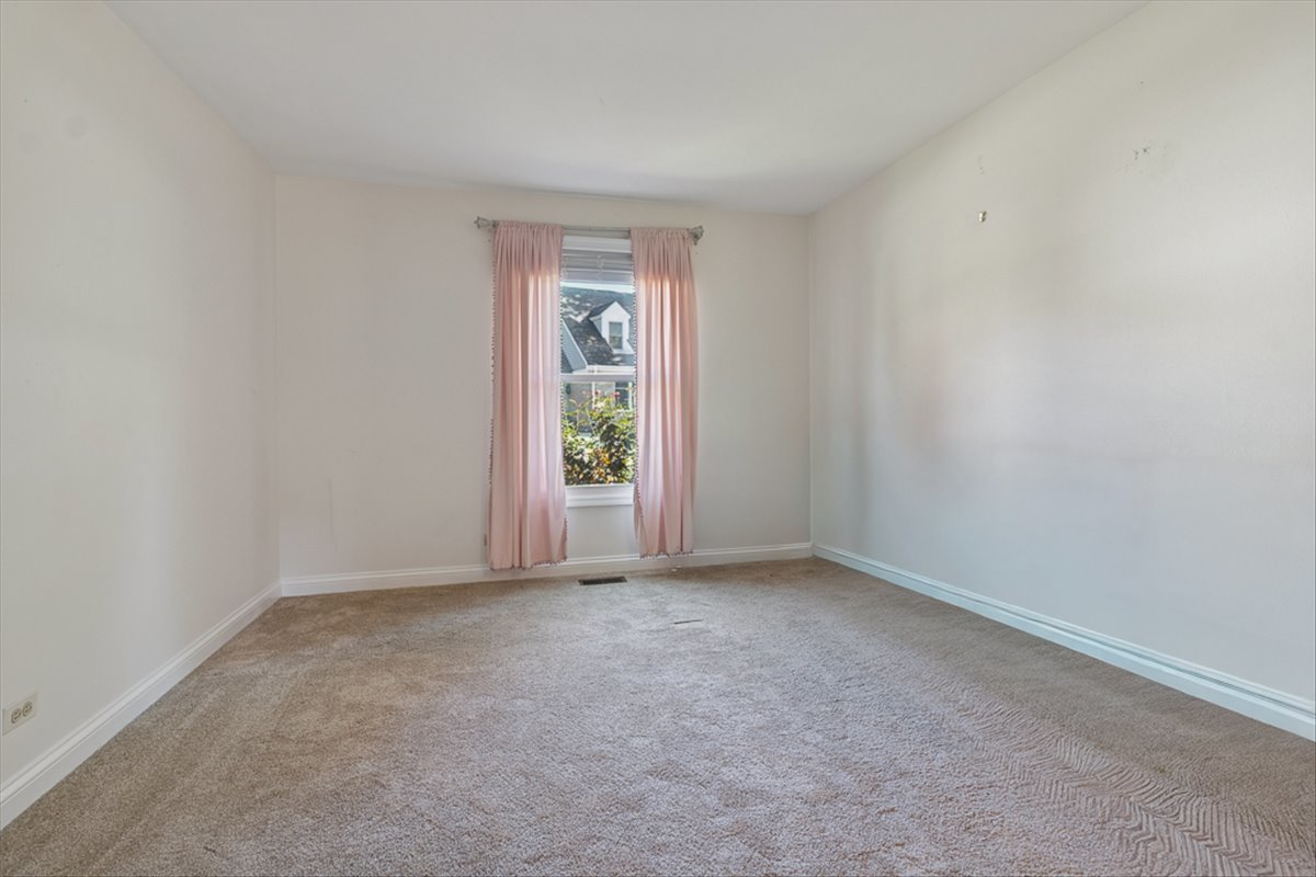 417 River Bluff Circle Naperville, IL 60540 - Photo 15 of 20 an empty room with windows