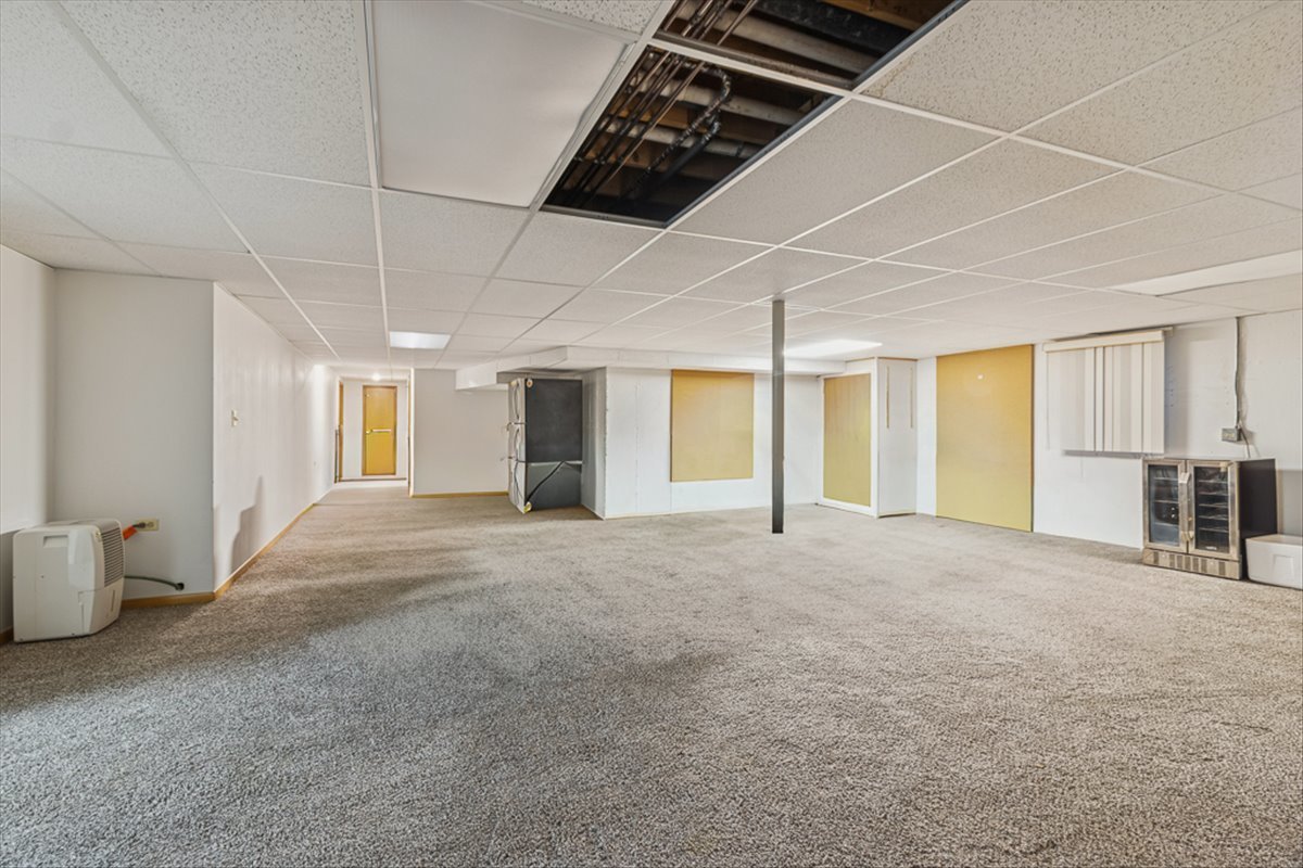 417 River Bluff Circle Naperville, IL 60540 - Photo 17 of 20 a view of an empty room with a windows