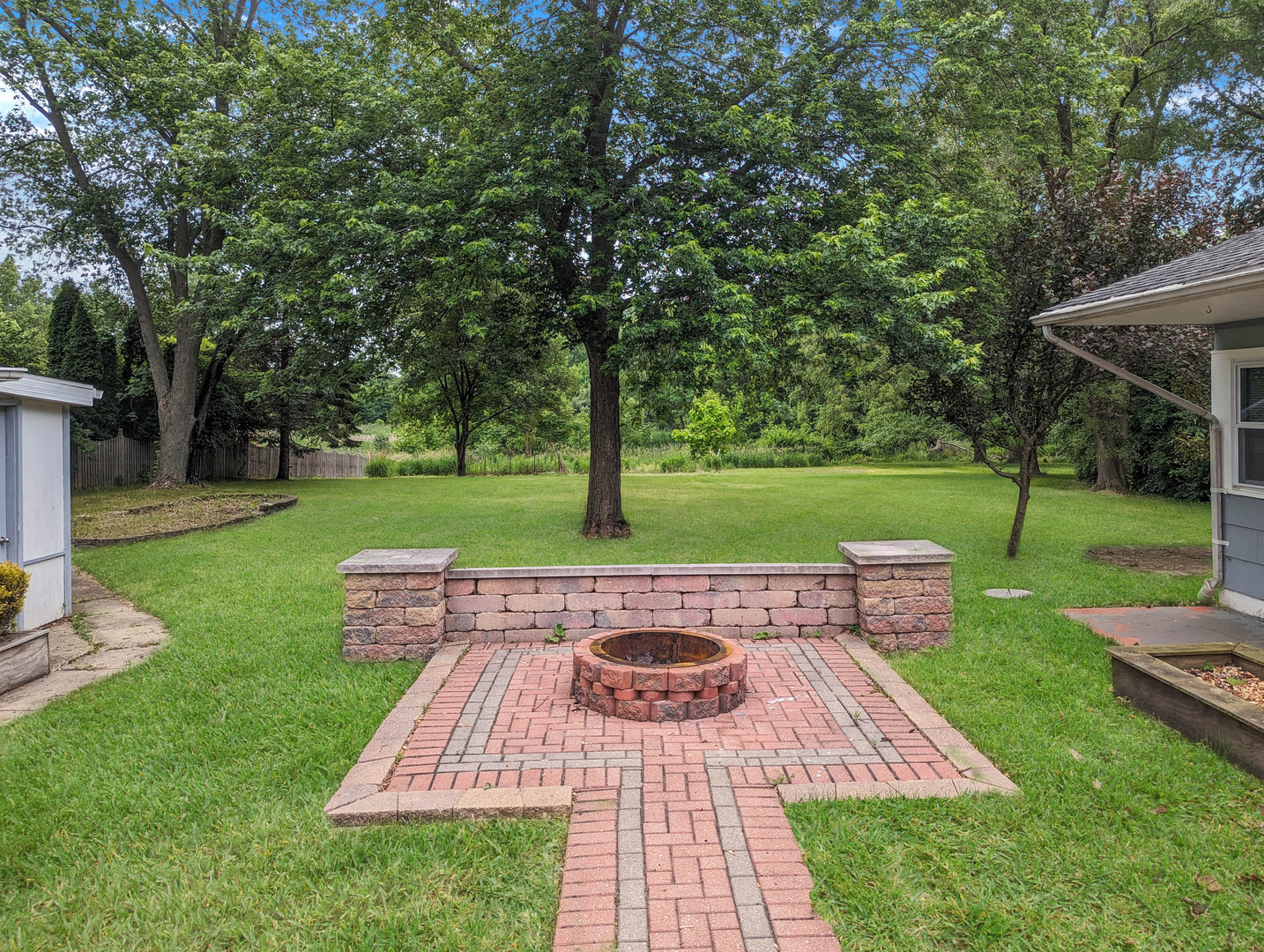1369 North Quentin Road Palatine, IL 60067 - Photo 10 of 12 a view of a backyard with sitting area