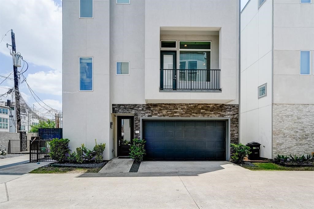 8409 Hempstead Road, Unit A Houston, TX 77008 - Photo 1 of 37