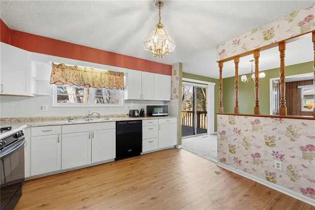 $260,000 | 2724 Queen Ridge Drive, Independence, MO 64055