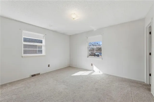 $260,000 | 2724 Queen Ridge Drive, Independence, MO 64055