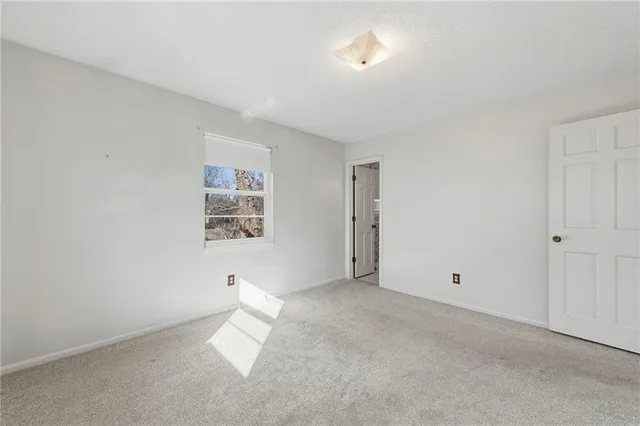 $260,000 | 2724 Queen Ridge Drive, Independence, MO 64055