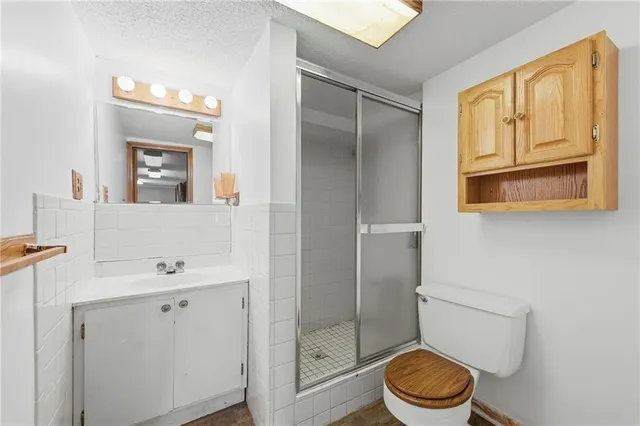 $260,000 | 2724 Queen Ridge Drive, Independence, MO 64055