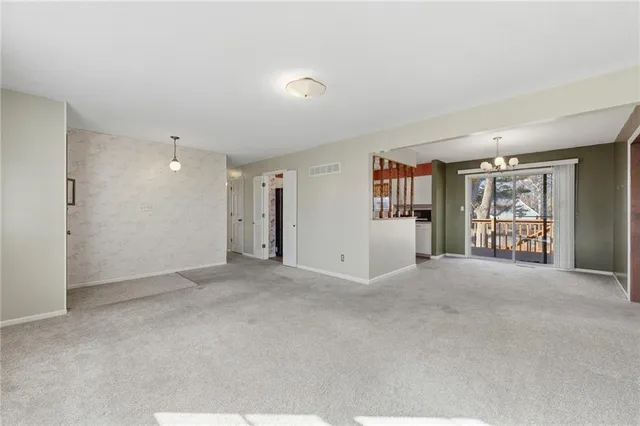 $260,000 | 2724 Queen Ridge Drive, Independence, MO 64055