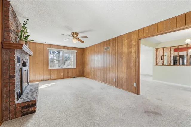 $260,000 | 2724 Queen Ridge Drive, Independence, MO 64055