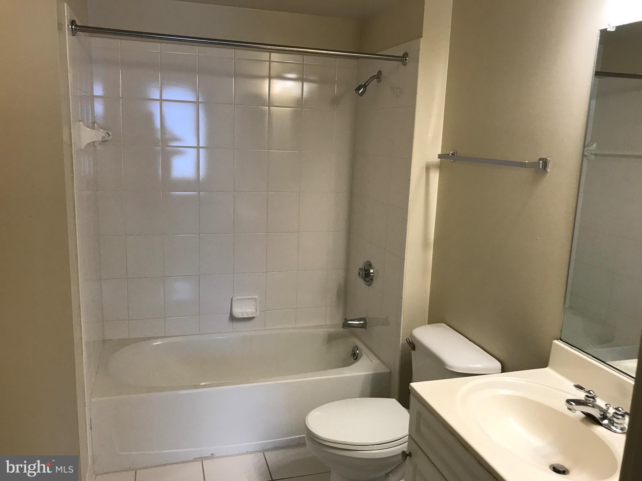 2726 Gallows Road, Unit 605 Vienna, VA 22180 - Photo 7 of 17 Bath