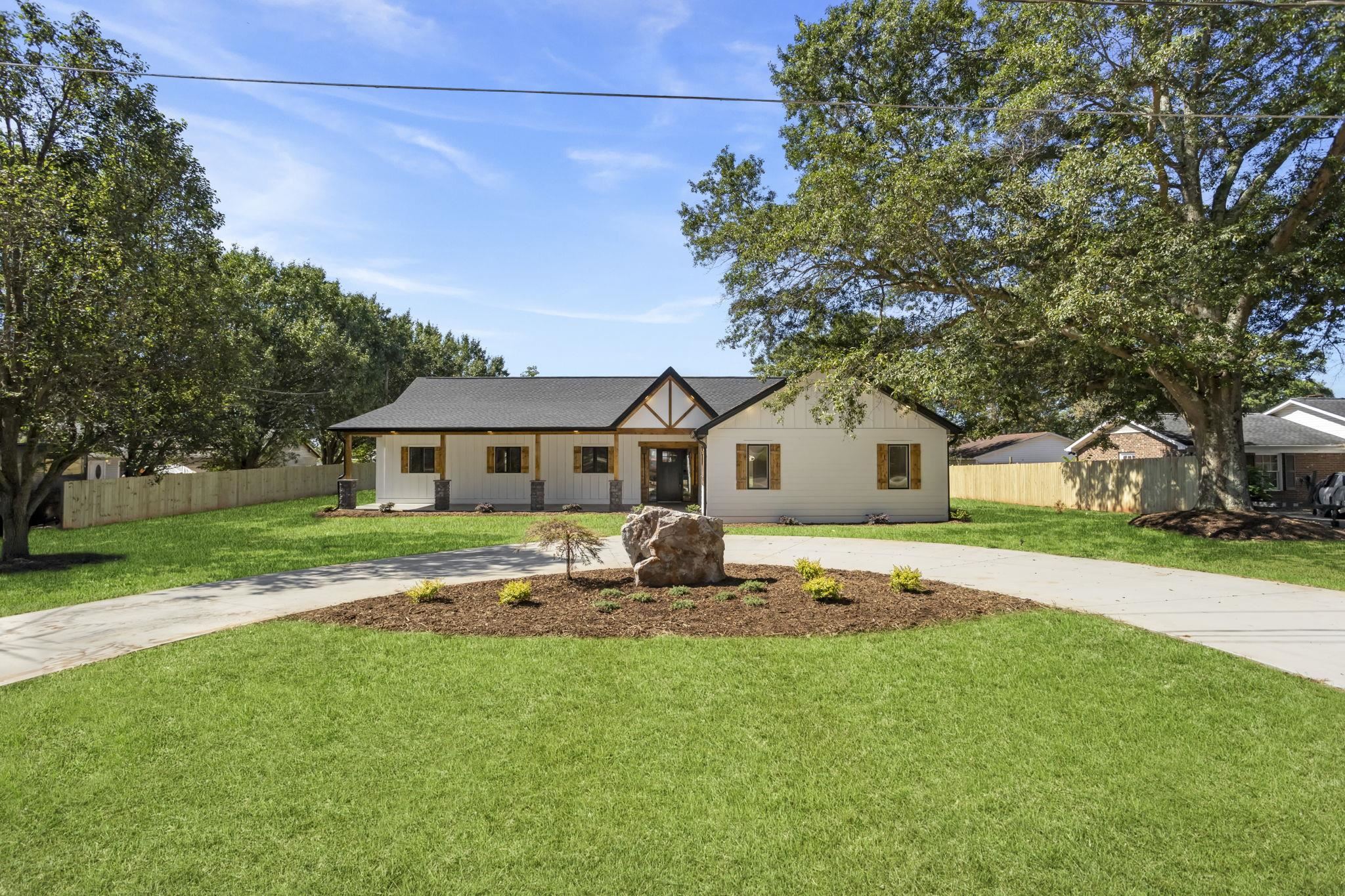 200 Spring Street Boiling Springs, SC 29316 - Photo 2 of 29 Gallery Image 2