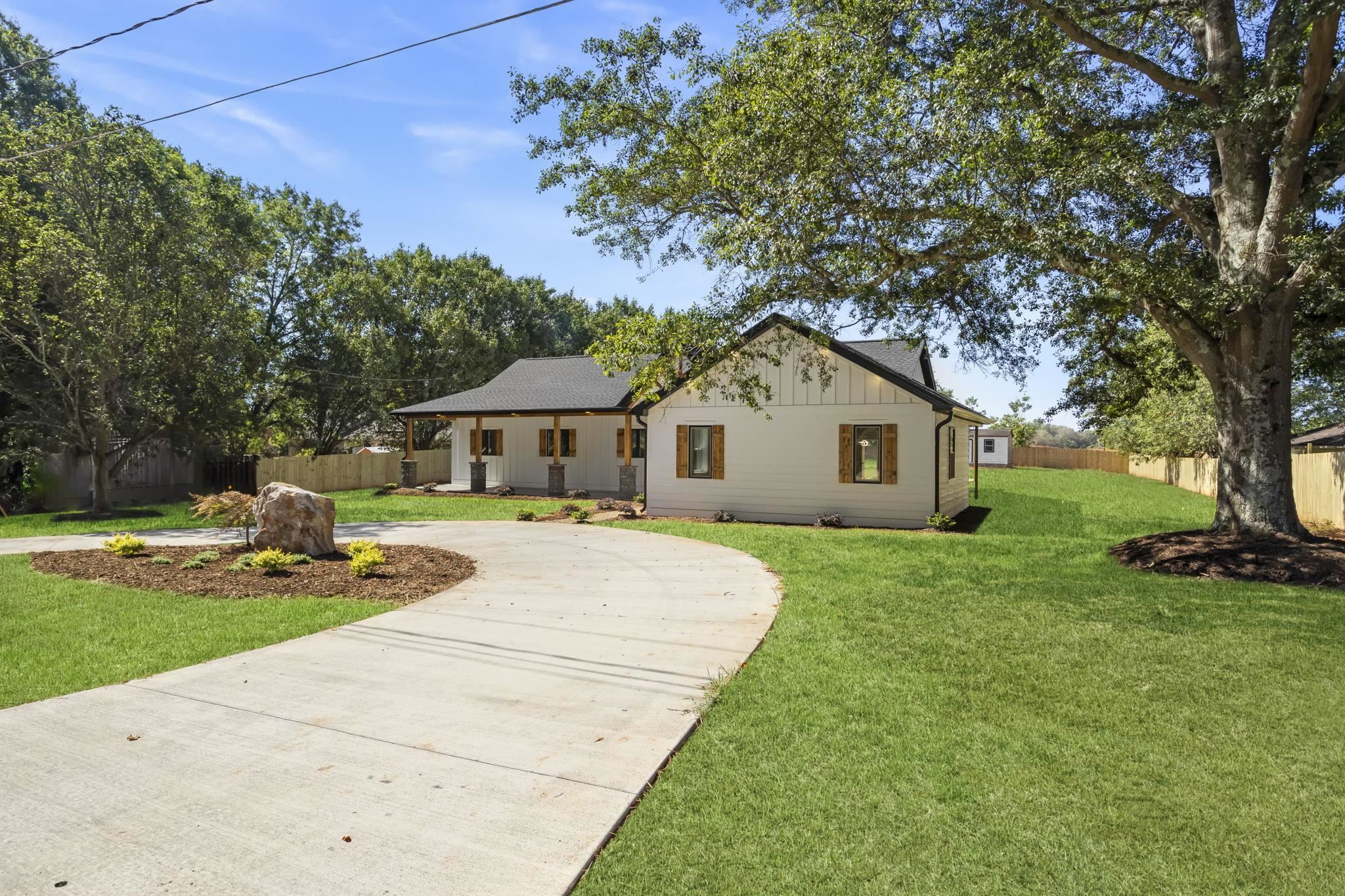 200 Spring Street Boiling Springs, SC 29316 - Photo 4 of 29 Gallery Image 4