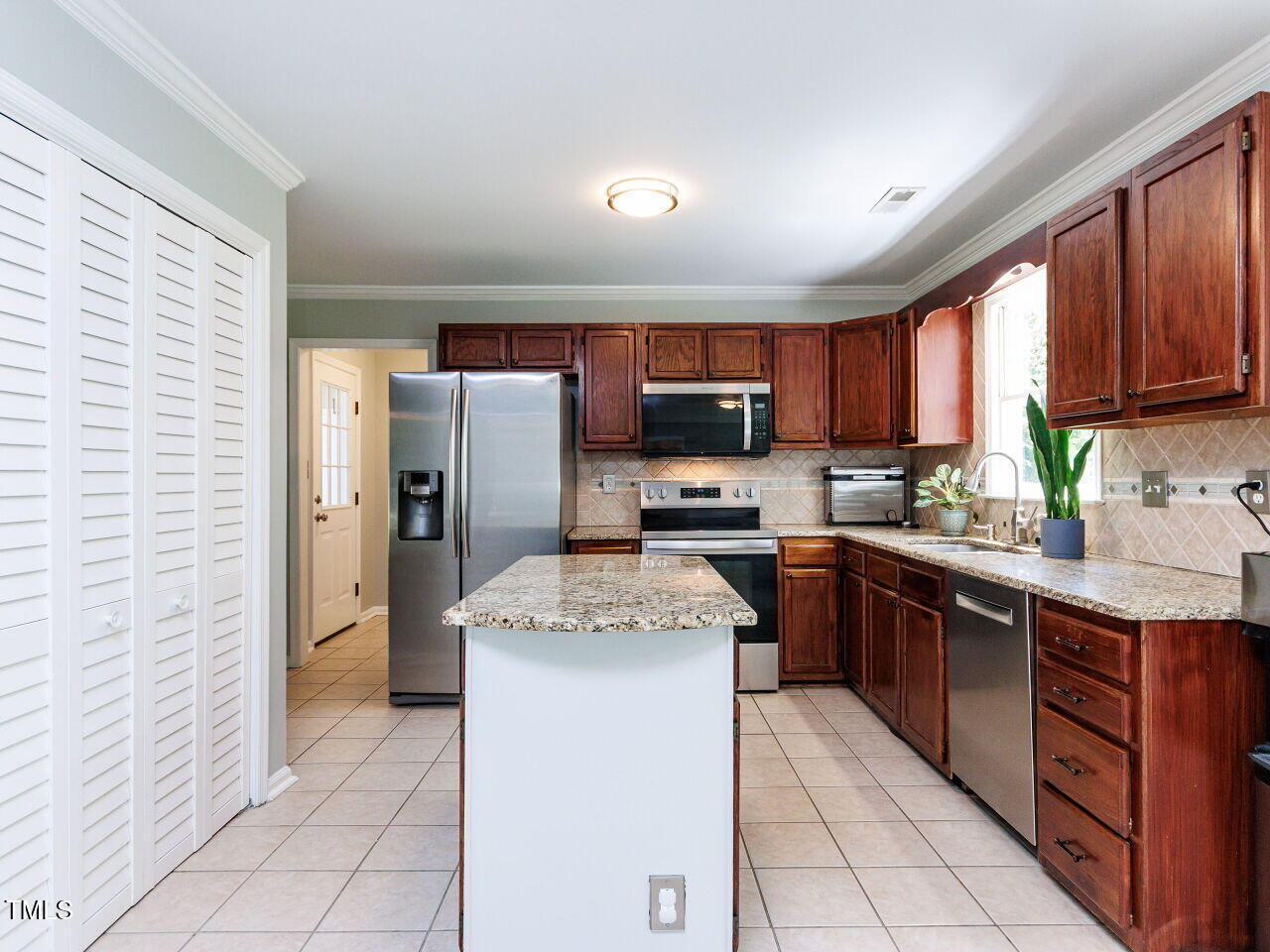 3525 Lytham Place Raleigh, NC 27604 - Photo 9 of 36 009-1280x960-kitchen