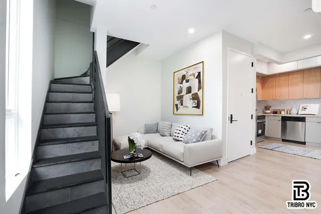 $5,500 | 92 Manhattan Avenue, Unit 4B | Williamsburg