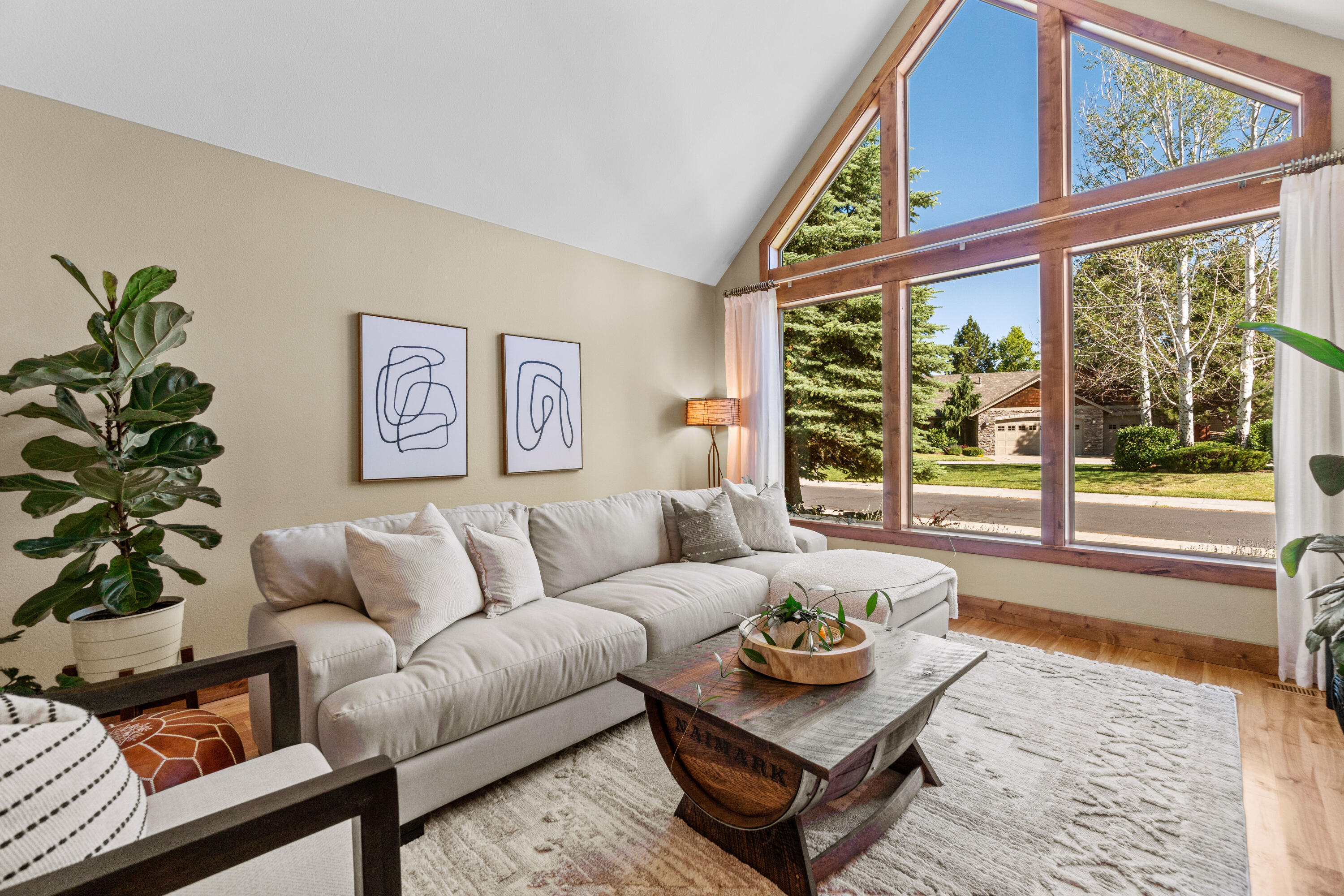 61165 Ridgewater Loop Bend, OR 97702 - Photo 7 of 40 8. Living room window