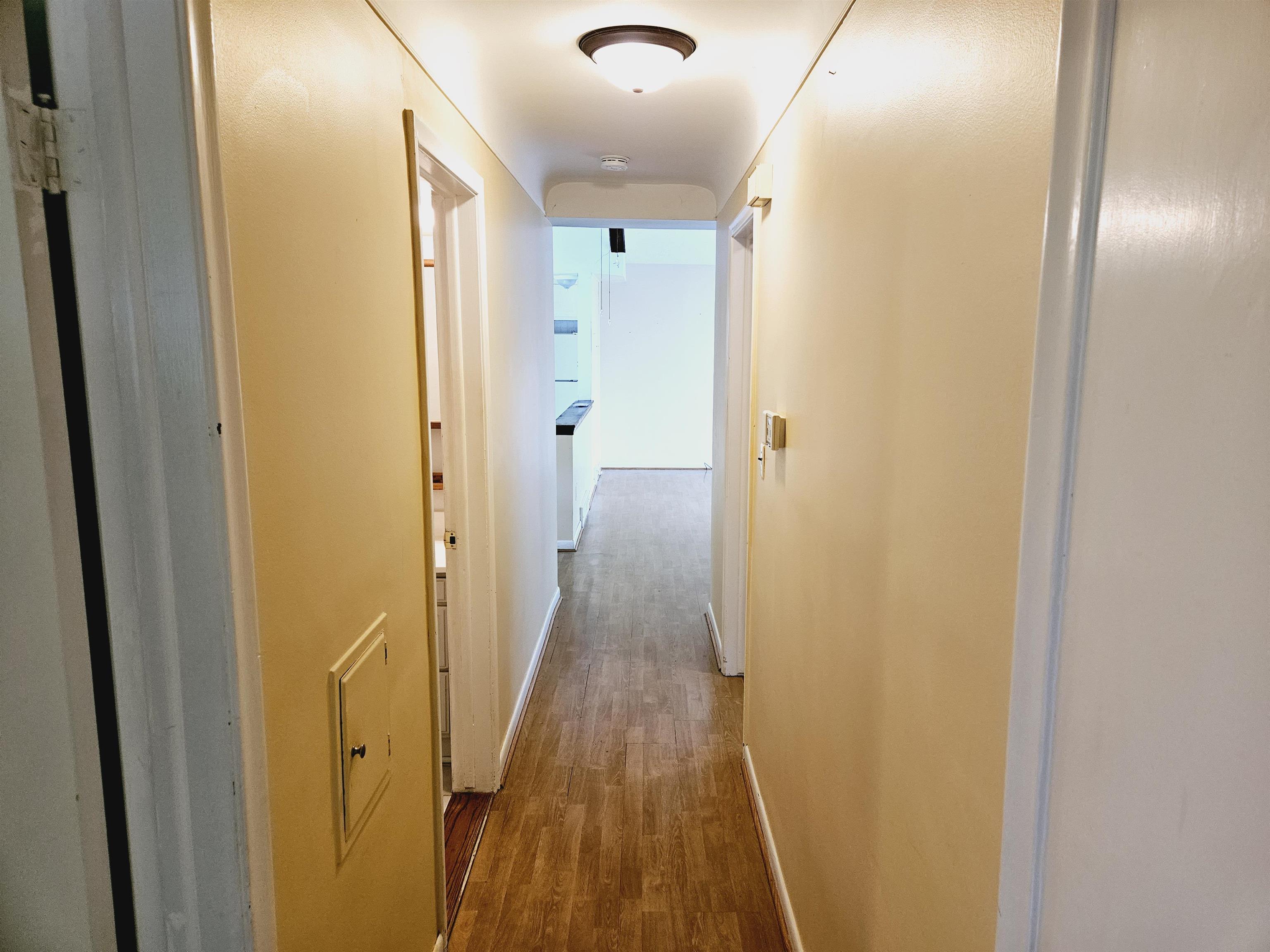 11007 Racine Road Warren, MI 48093 - Photo 9 of 34 50119643-8.JPG