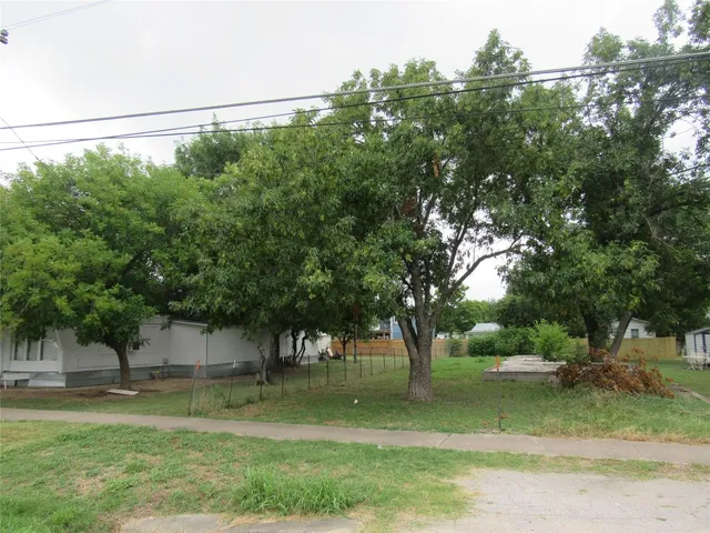 a view of a yard in front of a house
