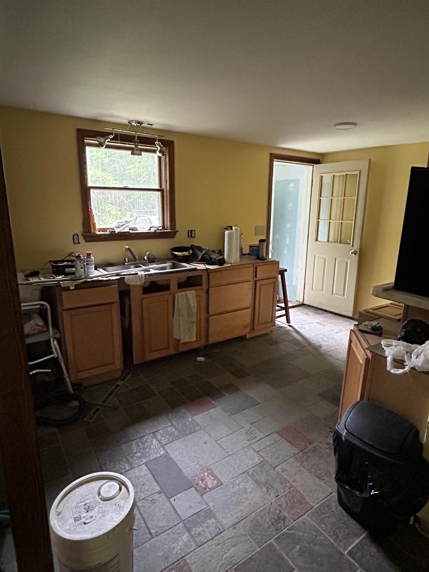 103 Mitchell Road Nottingham, NH 03290 - Photo 3 of 28