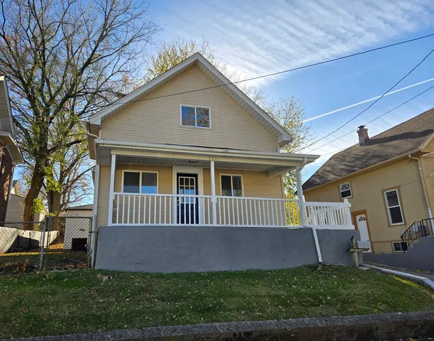 $255,000 | 324 Rosewood Avenue, Aurora, IL 60505