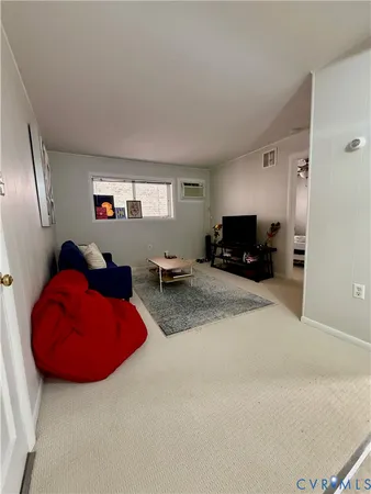 $975 | 1715 Grove Avenue, Unit A, Richmond, VA 23220