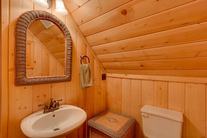 14698 Donner Pass Road Truckee, CA 96161 - Photo 12 of 13 Gallery Image 12