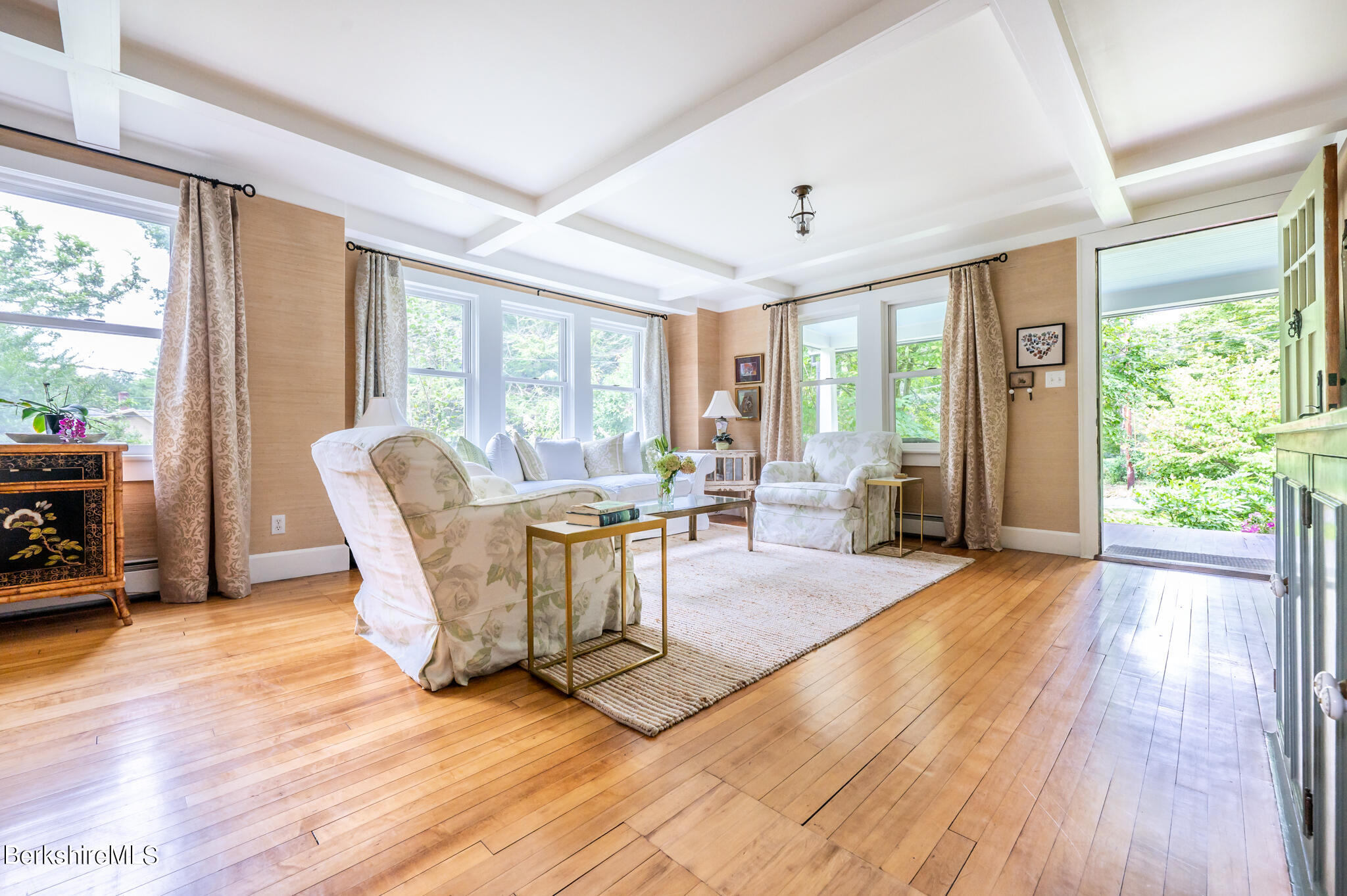 14 Yale Hill Road Stockbridge, MA 01262 - Photo 6 of 32 Living room