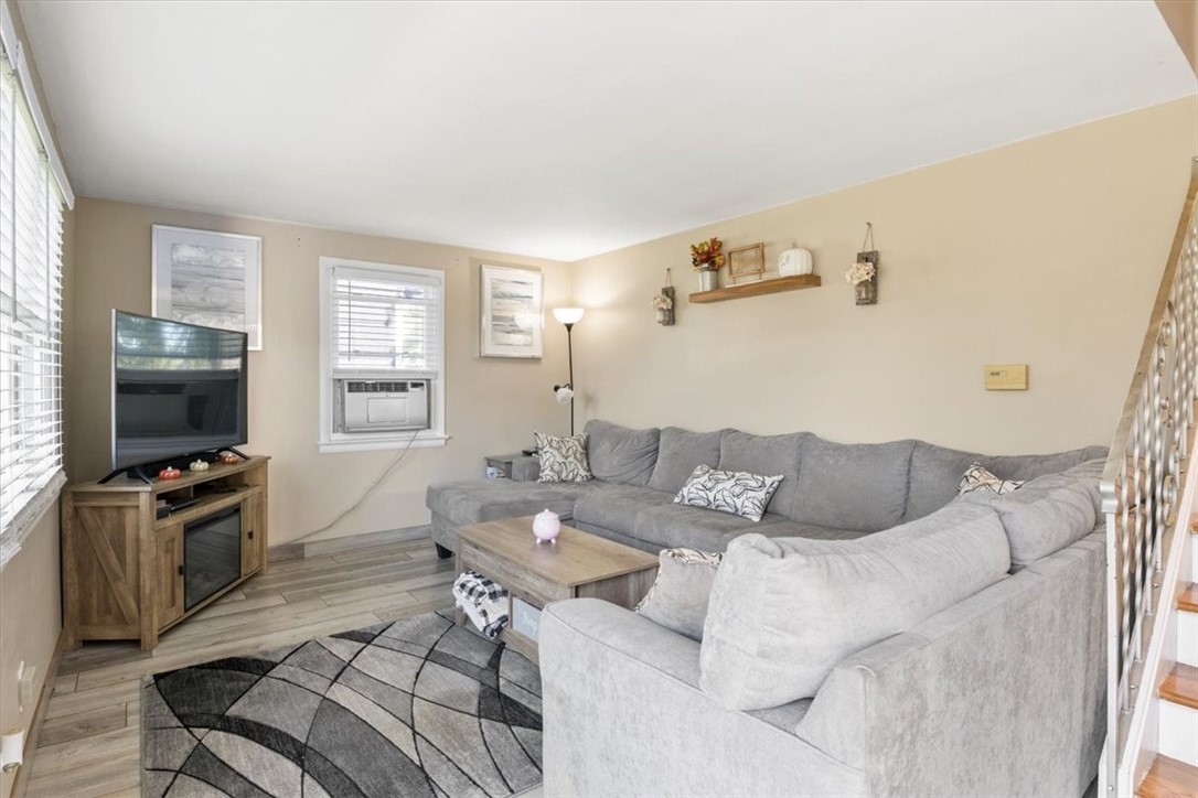 309 Lowden Point Road Greece, NY 14612 - Photo 8 of 32