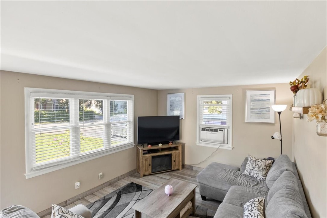 309 Lowden Point Road Greece, NY 14612 - Photo 10 of 32