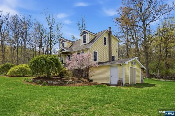 $569,900 | 32 Pine Hill Road, Mahwah, NJ 07430