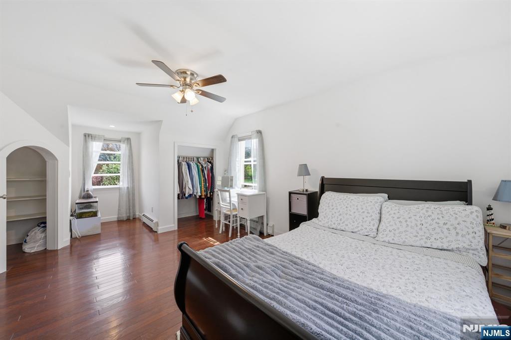 32 Pine Hill Road Mahwah, NJ 07430 - Photo 3 of 40