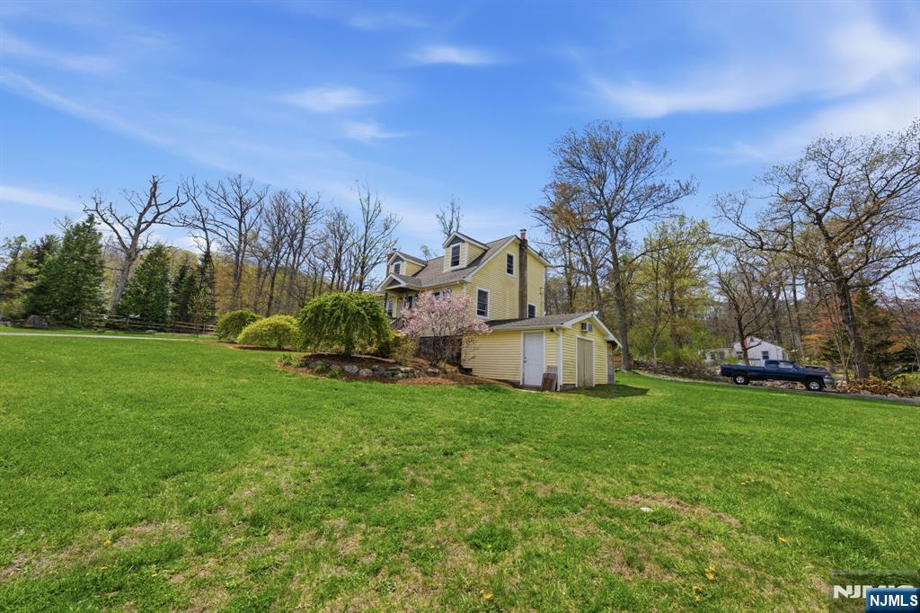 32 Pine Hill Road Mahwah, NJ 07430 - Photo 35 of 40