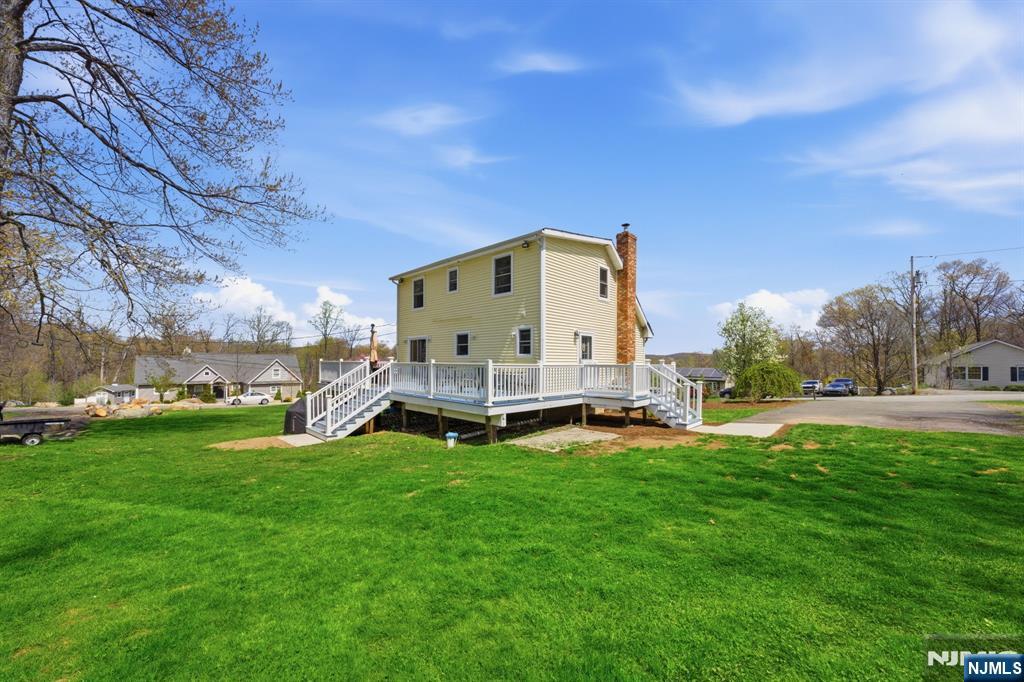 32 Pine Hill Road Mahwah, NJ 07430 - Photo 36 of 40