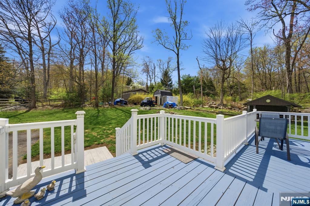 32 Pine Hill Road Mahwah, NJ 07430 - Photo 4 of 40