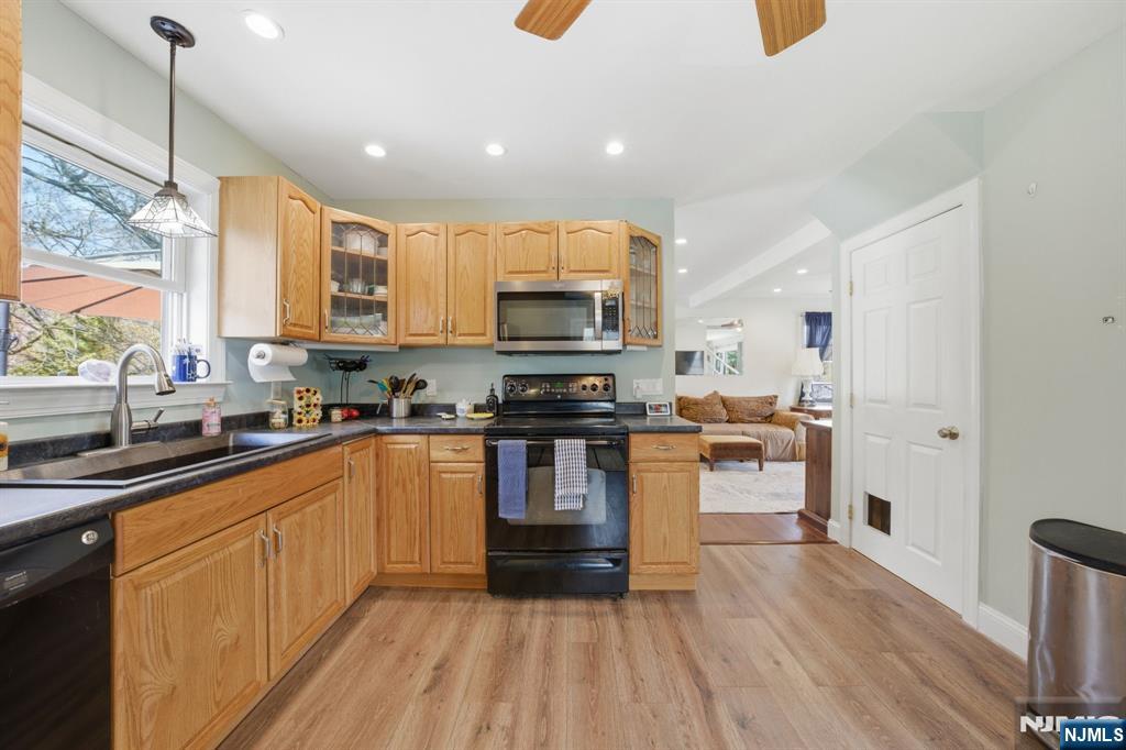 32 Pine Hill Road Mahwah, NJ 07430 - Photo 9 of 40