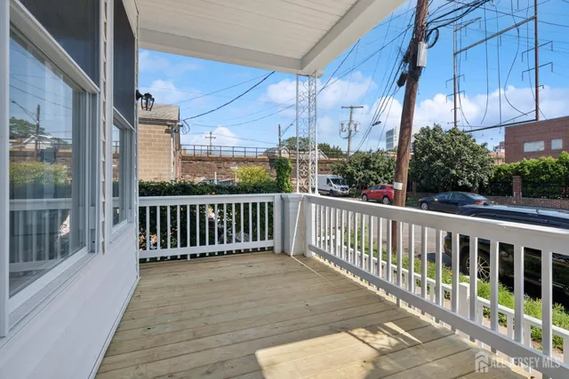 $2,600 | 318 Seaman Street, Unit 1, New Brunswick, NJ 08901