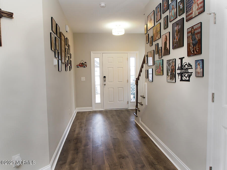 192 Sandy Springs Road Aberdeen, NC 28315 - Photo 11 of 47 foyer5