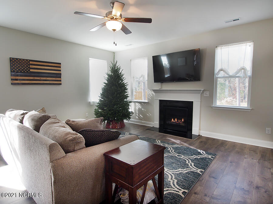 192 Sandy Springs Road Aberdeen, NC 28315 - Photo 26 of 47 living5