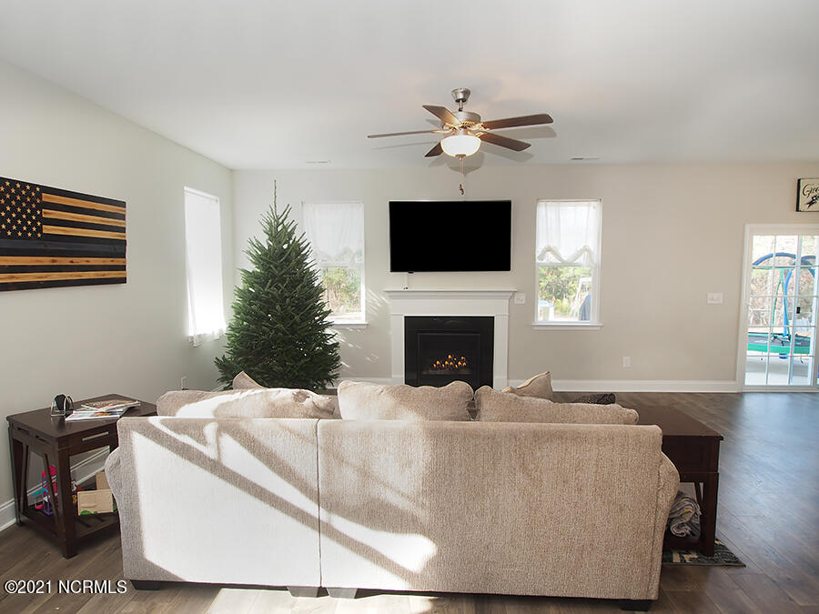 192 Sandy Springs Road Aberdeen, NC 28315 - Photo 27 of 47 living6