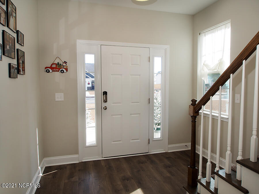 192 Sandy Springs Road Aberdeen, NC 28315 - Photo 8 of 47 foyer1