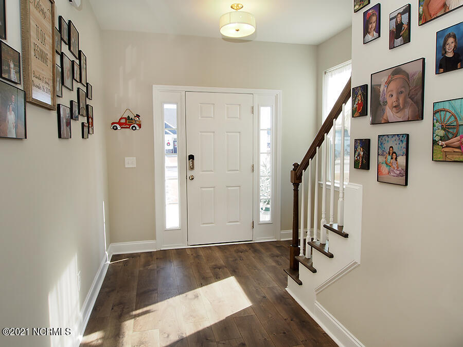 192 Sandy Springs Road Aberdeen, NC 28315 - Photo 9 of 47 foyer2