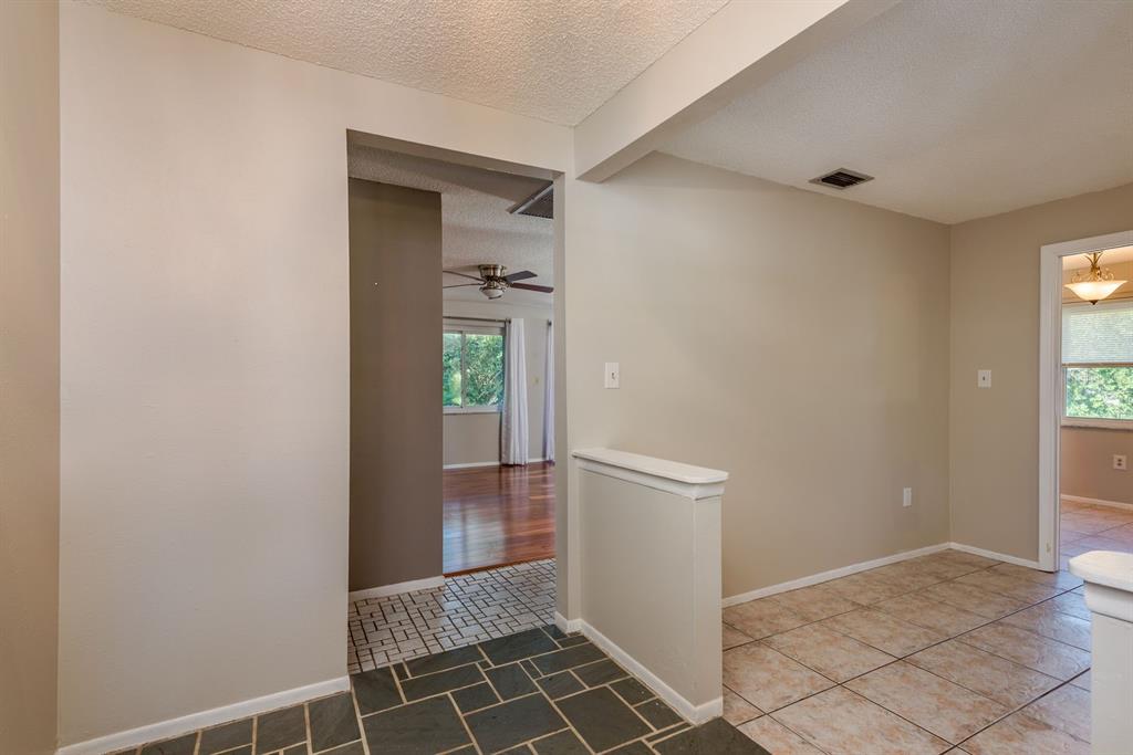 1104 Carlton Road Tarpon Springs, FL 34689 - Photo 7 of 35 a view of a hallway